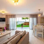 Salty Breeze Apartment *