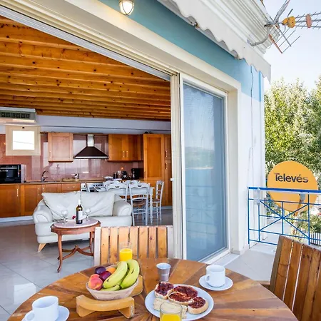 Salty Breeze Beachfront Apartment *