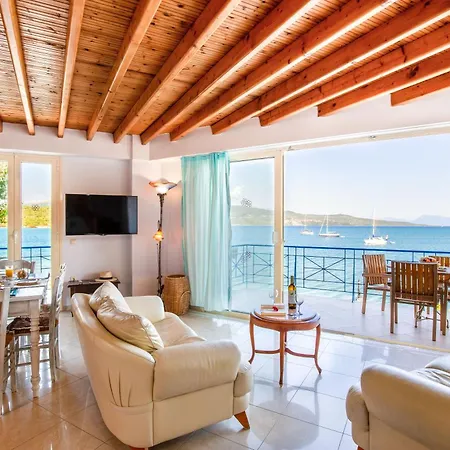 Apartment Salty Breeze Beachfront *