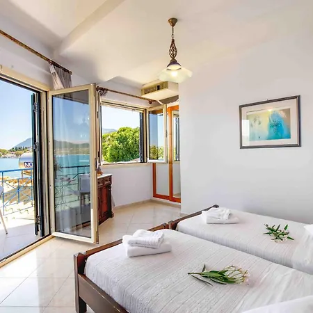Salty Breeze Beachfront *