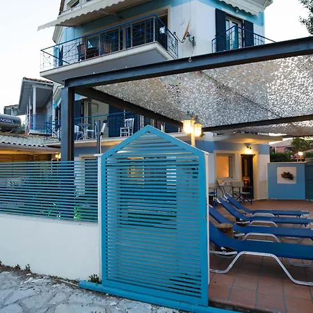 Salty Breeze Beachfront Apartament Ligia