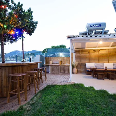 Salty Breeze Beachfront Apartament