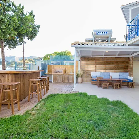 Salty Breeze Beachfront Apartament